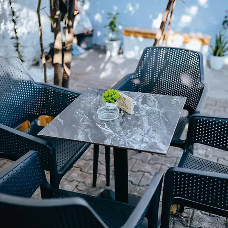 Bloom Villa&apartments *